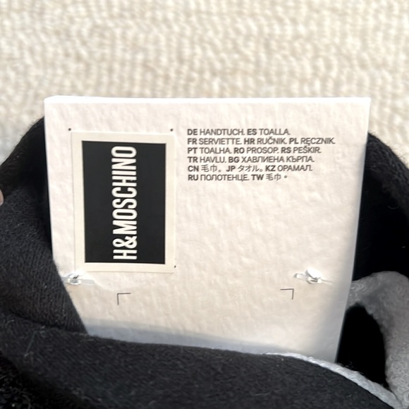 NWT H&M / Moschino Black/White Beach Towels (Set of 2) - Picture 3 of 3